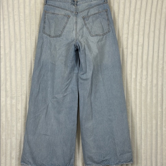 Universal thread midrise super wide leg light wash jeans size 8 - Picture 3 of 10
